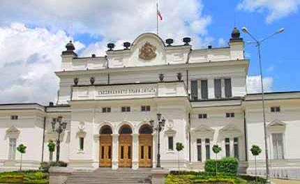 Правителството намалява с 15% държавната субсидия за политическите партии